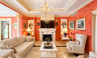 Villa de luxe haut de gamme de style classique avec vue mer à vendre sur le Golden Mile, Marbella 4618 