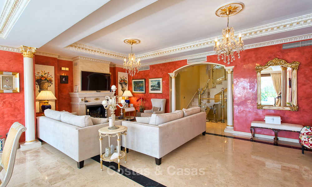 Villa de luxe haut de gamme de style classique avec vue mer à vendre sur le Golden Mile, Marbella 4619