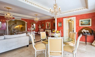 Villa de luxe haut de gamme de style classique avec vue mer à vendre sur le Golden Mile, Marbella 4621 