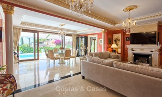 Villa de luxe haut de gamme de style classique avec vue mer à vendre sur le Golden Mile, Marbella 4622 