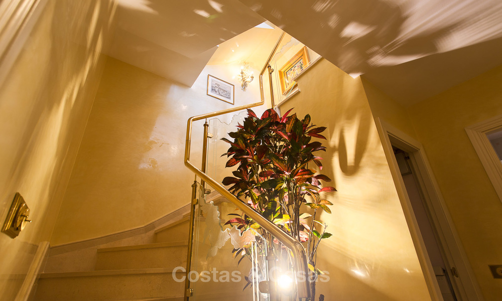 Villa de luxe haut de gamme de style classique avec vue mer à vendre sur le Golden Mile, Marbella 4625
