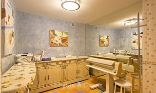 Villa de luxe haut de gamme de style classique avec vue mer à vendre sur le Golden Mile, Marbella 4626 