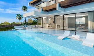 Villa moderne à vendre avec une belle vue ouverte sur mer, à 5 minutes à pied de la plage -Estepona 4704 
