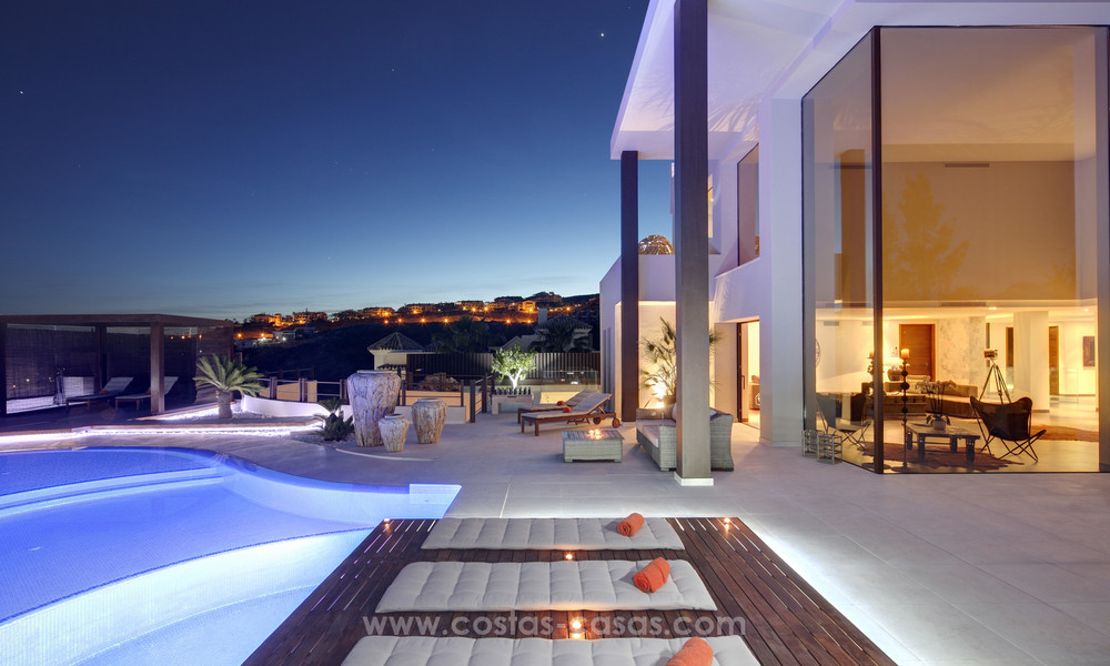 Villa de luxe spectaculaire et moderne à vendre, directement sur un golf, avec vue panoramique sur mer, Benahavis - Marbella 4764