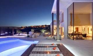 Villa de luxe spectaculaire et moderne à vendre, directement sur un golf, avec vue panoramique sur mer, Benahavis - Marbella 4764 