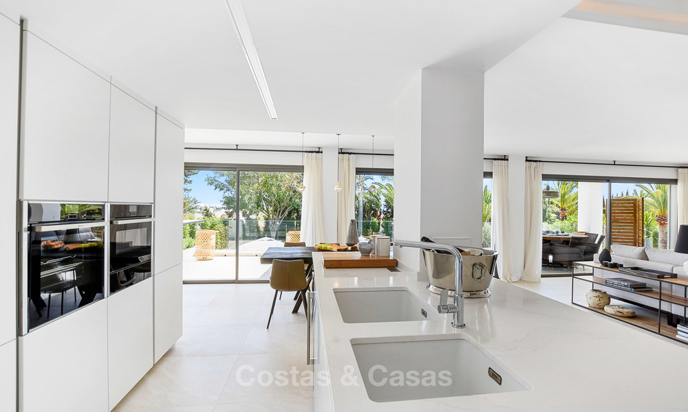 Villa de luxe rénovée dans un style andalou avec vue mer à vendre, Elviria, Est de Marbella 4777