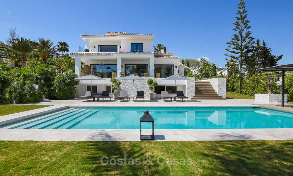 Villa de luxe rénovée dans un style andalou avec vue mer à vendre, Elviria, Est de Marbella 4792