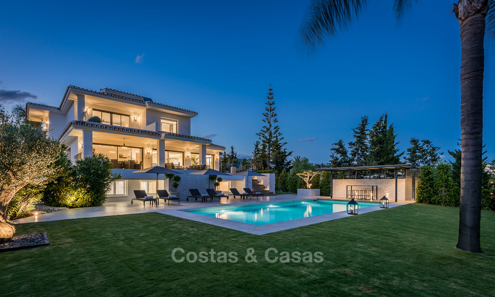 Villa de luxe rénovée dans un style andalou avec vue mer à vendre, Elviria, Est de Marbella 4794
