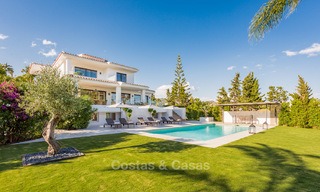 Villa de luxe rénovée dans un style andalou avec vue mer à vendre, Elviria, Est de Marbella 4798 