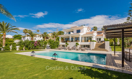Villa de luxe rénovée dans un style andalou avec vue mer à vendre, Elviria, Est de Marbella 4835