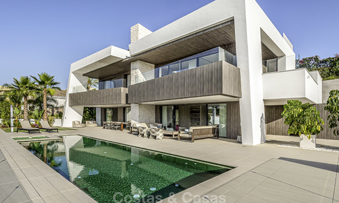 Villa de luxe de style contemporain à vendre, avec vue sur le golf - Nueva Andalucía, Marbella 15580