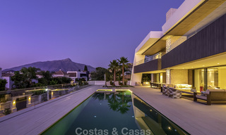 Villa de luxe de style contemporain à vendre, avec vue sur le golf - Nueva Andalucía, Marbella 15590 