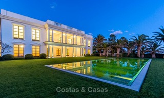 Villa de style classique et prestigieuse sur la Méditerranée à vendre, entre Marbella et Estepona 5466 