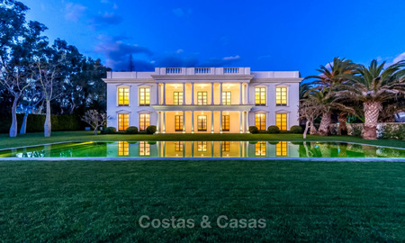 Villa de style classique et prestigieuse sur la Méditerranée à vendre, entre Marbella et Estepona 5467