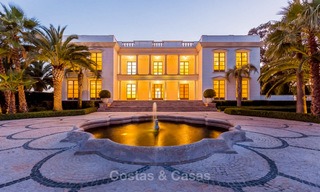 Villa de style classique et prestigieuse sur la Méditerranée à vendre, entre Marbella et Estepona 5468 