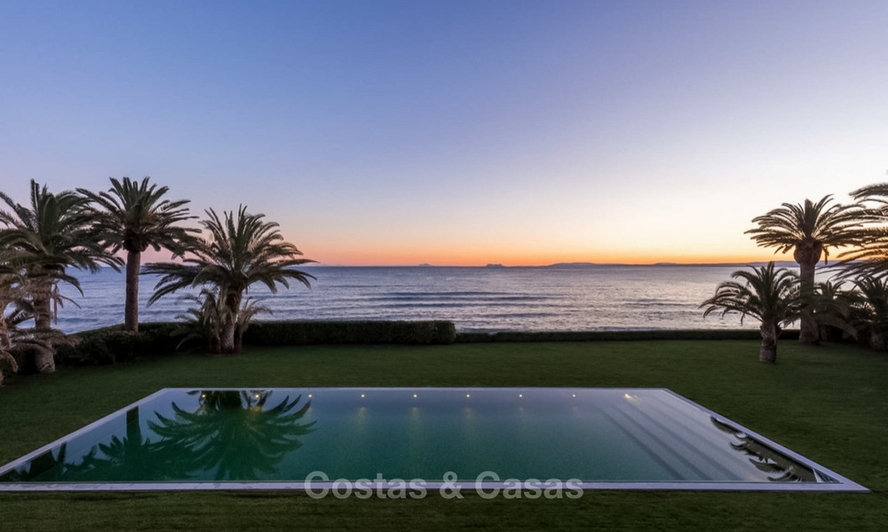 Villa de style classique et prestigieuse sur la Méditerranée à vendre, entre Marbella et Estepona 5471