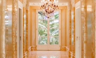Villa de style classique et prestigieuse sur la Méditerranée à vendre, entre Marbella et Estepona 5478 