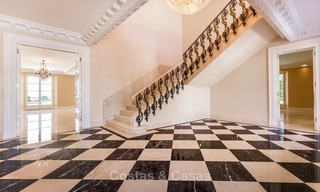 Villa de style classique et prestigieuse sur la Méditerranée à vendre, entre Marbella et Estepona 5486 