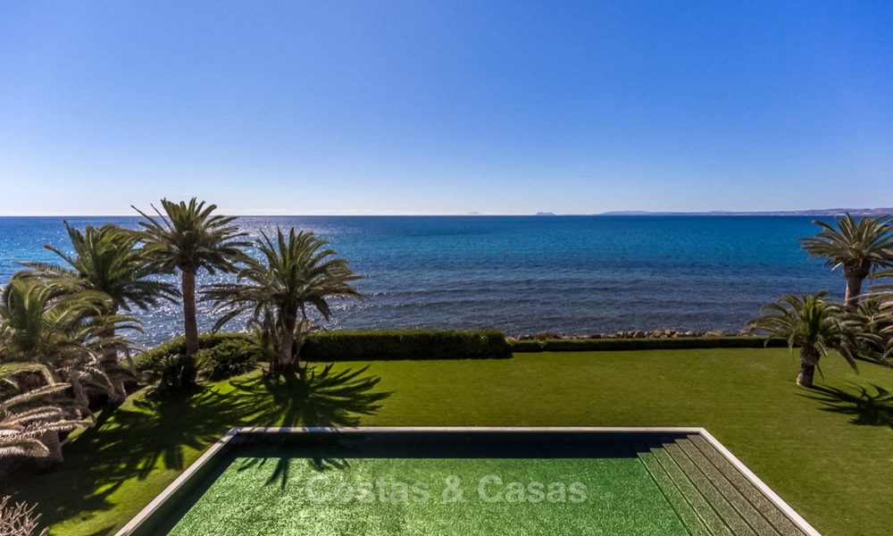 Villa de style classique et prestigieuse sur la Méditerranée à vendre, entre Marbella et Estepona 5489