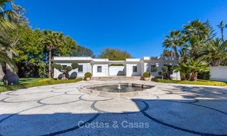 Villa de style classique et prestigieuse sur la Méditerranée à vendre, entre Marbella et Estepona 5495 