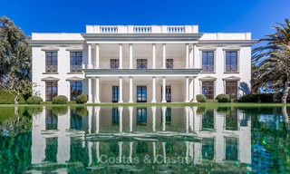 Villa de style classique et prestigieuse sur la Méditerranée à vendre, entre Marbella et Estepona 5497 