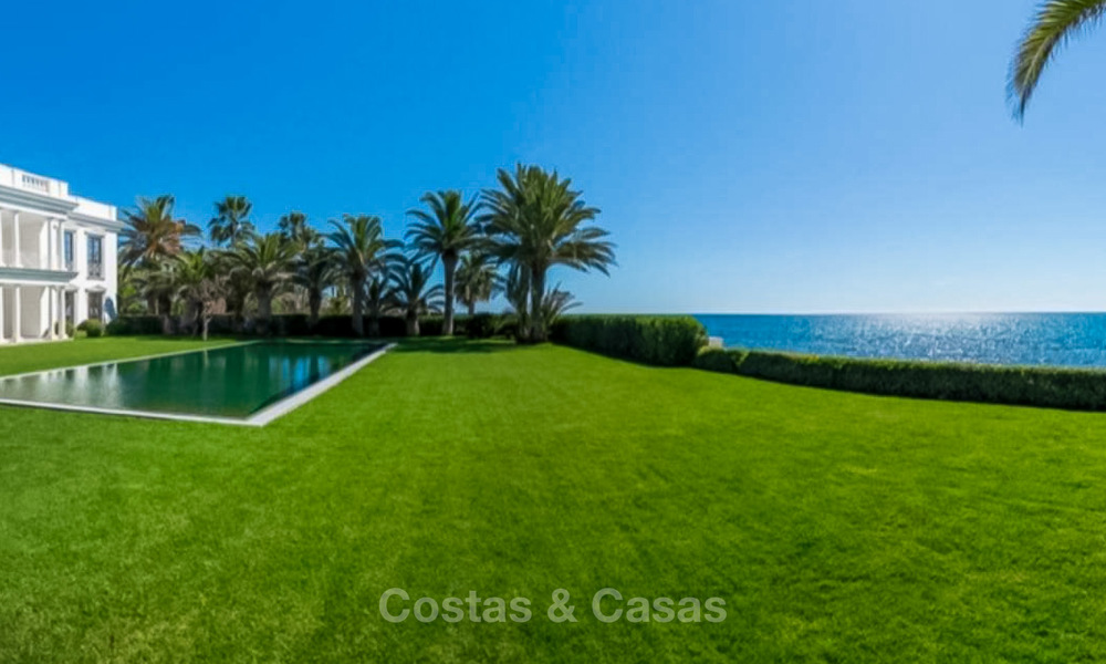 Villa de style classique et prestigieuse sur la Méditerranée à vendre, entre Marbella et Estepona 5500