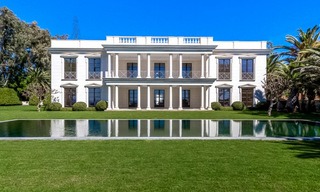 Villa de style classique et prestigieuse sur la Méditerranée à vendre, entre Marbella et Estepona 5502 