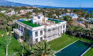 Villa de style classique et prestigieuse sur la Méditerranée à vendre, entre Marbella et Estepona 5504 