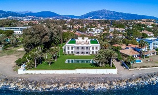 Villa de style classique et prestigieuse sur la Méditerranée à vendre, entre Marbella et Estepona 5509 