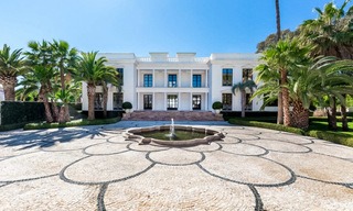 Villa de style classique et prestigieuse sur la Méditerranée à vendre, entre Marbella et Estepona 5520 