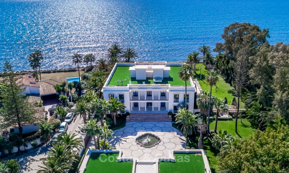Villa de style classique et prestigieuse sur la Méditerranée à vendre, entre Marbella et Estepona 5521