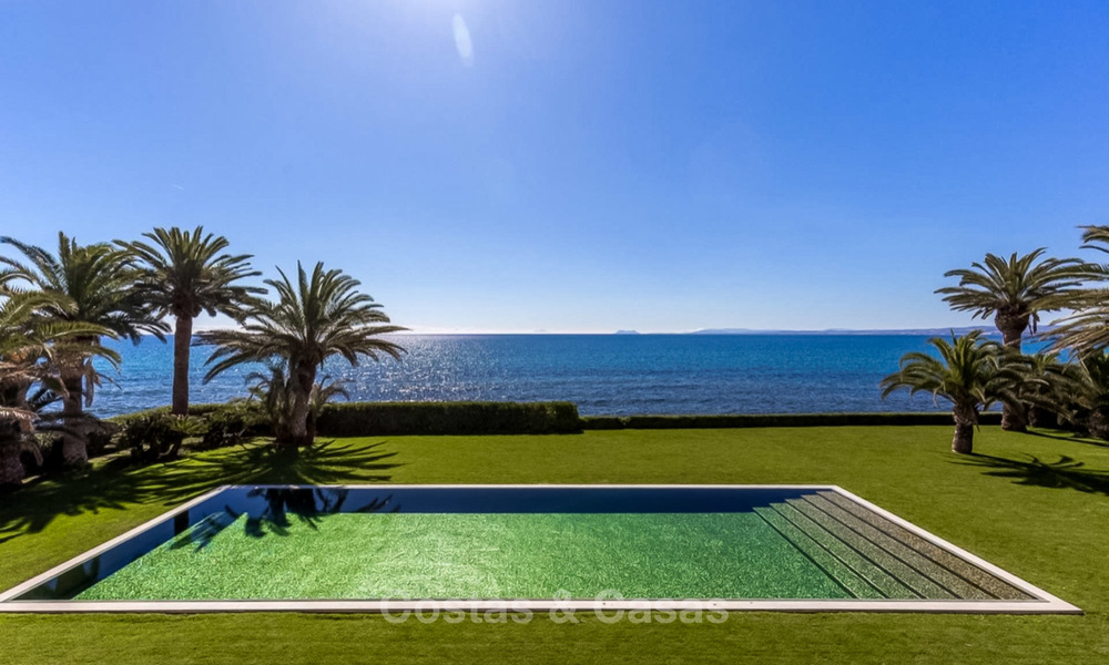 Villa de style classique et prestigieuse sur la Méditerranée à vendre, entre Marbella et Estepona 5524