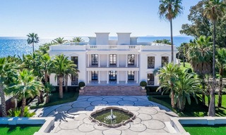 Villa de style classique et prestigieuse sur la Méditerranée à vendre, entre Marbella et Estepona 5526 
