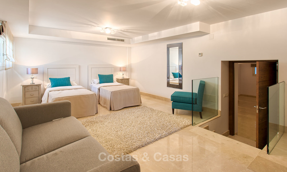 Belle villa rénovée avec vue sur mer à vendre à La Duquesa, Manilva, Costa del Sol 5566