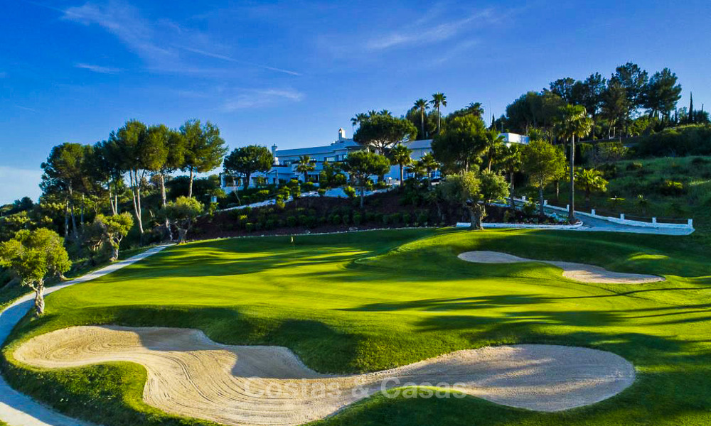 Nouvelles maisons de ville de golf modernes et exclusives à vendre avec vues spectaculaires sur golf à Estepona 12153