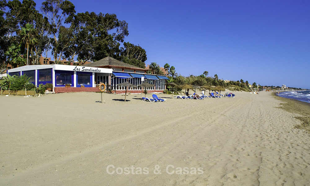 Villa en première ligne de plage à vendre à Marbella avec vue sur mer 17204
