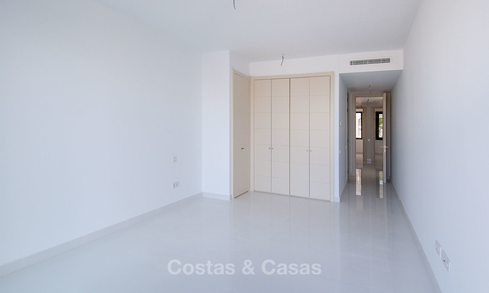 Nouvel appartement moderne avec vue sur le golf, la montagne et la mer à vendre à Benahavis - Marbella 5803