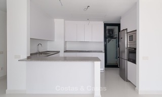 Nouvel appartement moderne avec vue sur le golf, la montagne et la mer à vendre à Benahavis - Marbella 5806 