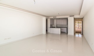 Nouvel appartement moderne avec vue sur le golf, la montagne et la mer à vendre à Benahavis - Marbella 5807 