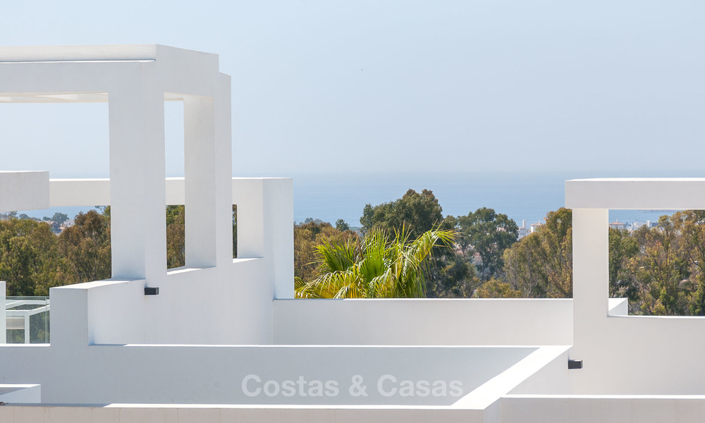 Nouvel appartement moderne avec vue sur le golf, la montagne et la mer à vendre à Benahavis - Marbella 5812
