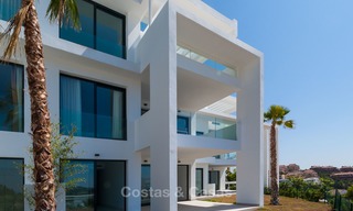 Nouvel appartement moderne avec vue sur le golf, la montagne et la mer à vendre à Benahavis - Marbella 5816 