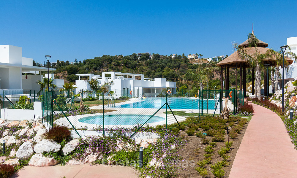 Nouvel appartement moderne avec vue sur le golf, la montagne et la mer à vendre à Benahavis - Marbella 5823