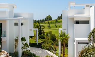 Nouvel appartement moderne avec vue sur le golf, la montagne et la mer à vendre à Benahavis - Marbella 5825 