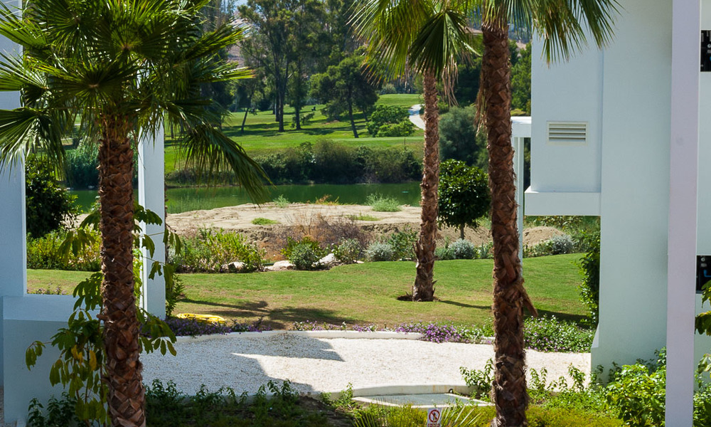 Nouvel appartement moderne avec vue sur le golf, la montagne et la mer à vendre à Benahavis - Marbella 5828