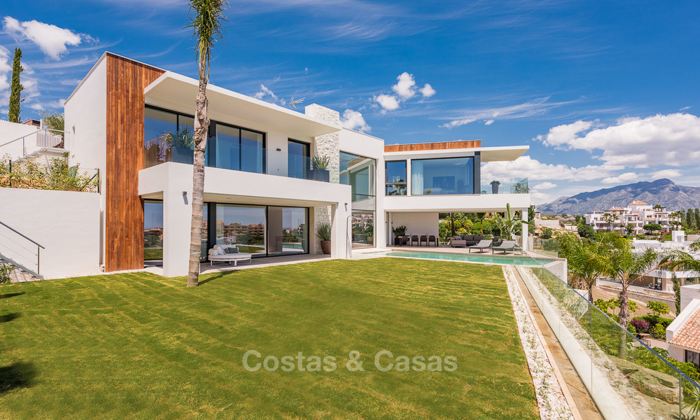 Villa de luxe haut de gamme à vendre, clé en main, avec vue panoramique sur la mer, le golf et la montagne, Benahavis - Marbella 5874
