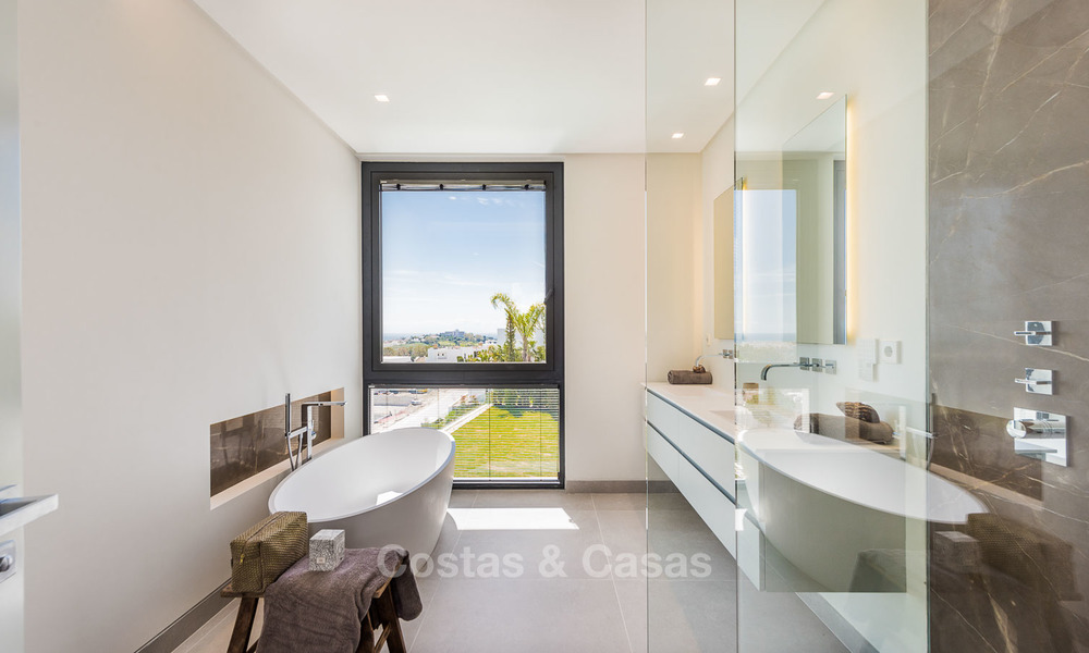 Villa de luxe haut de gamme à vendre, clé en main, avec vue panoramique sur la mer, le golf et la montagne, Benahavis - Marbella 5882