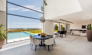 Villa de luxe haut de gamme à vendre, clé en main, avec vue panoramique sur la mer, le golf et la montagne, Benahavis - Marbella 5884 