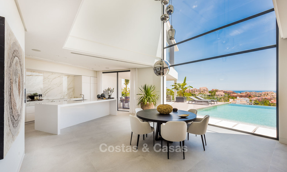 Villa de luxe haut de gamme à vendre, clé en main, avec vue panoramique sur la mer, le golf et la montagne, Benahavis - Marbella 5885