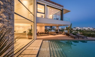 Villa de luxe haut de gamme à vendre, clé en main, avec vue panoramique sur la mer, le golf et la montagne, Benahavis - Marbella 5896 