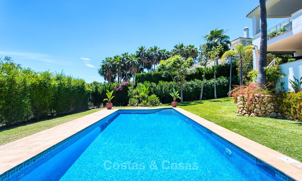 Villa de style andalou à vendre avec une vue magnifique sur la mer, près du golf et de la plage, Marbella 6060
